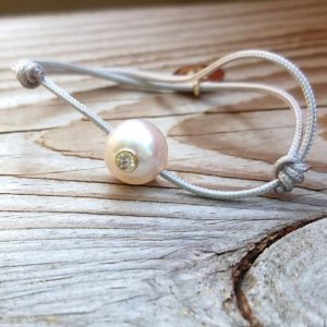 Bracelet enfant et bébé avec perle de culture et diamant - bijou original pour enfant JDL Paris