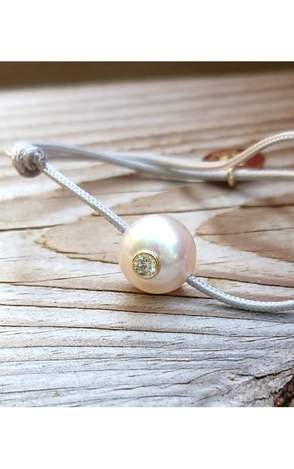 ©JDL Paris  Bijou bébé perle d'Akoya et diamant - Made in France - bracelet enfant et bébé  BABY VIP +  gris clair et or jaune 18K
