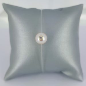 Bracelet diamant dans perle de culture sur fil de pêche - JDL Paris