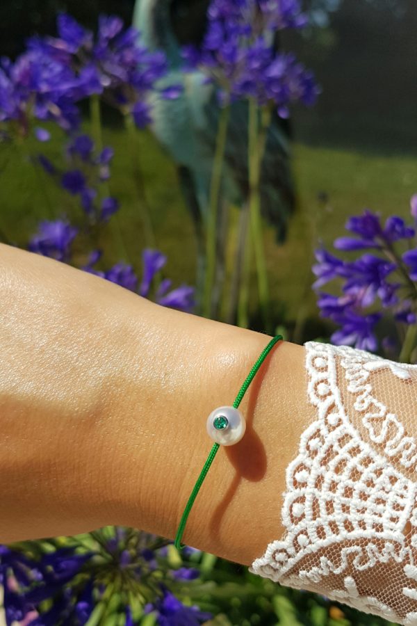 Lucky Monoï + Bracelet perle de culture d'Akoya incrustée d'une émeraude - JDL Paris