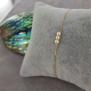 TRIO SUBLIME    Bracelet perles et chaîne fine en or