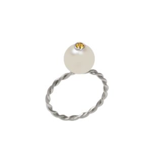 MANÈGE DES RÊVES   Bague perle d'Akoya et saphir jaune