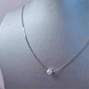 Collier perle blanche sur chaine fine or - JDL Paris Jessie Lemaire