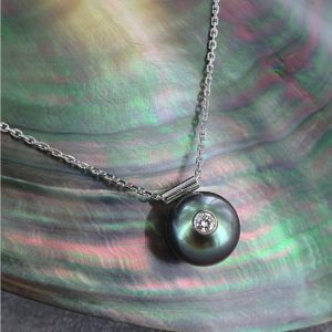 Collier moderne diamant dans perle de Tahiti - JDL Paris