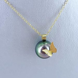 collier papillon sur perle de Tahiti en or 18K - JDL Paris by Jessie Lemaire
