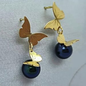 MÉTAMORPHOSE  Boucles d'oreilles papillons en or et perles d'Akoya