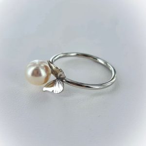 Bague Papillon et perle de culture d'Akoya - JDL Paris by Jessie Lemaire