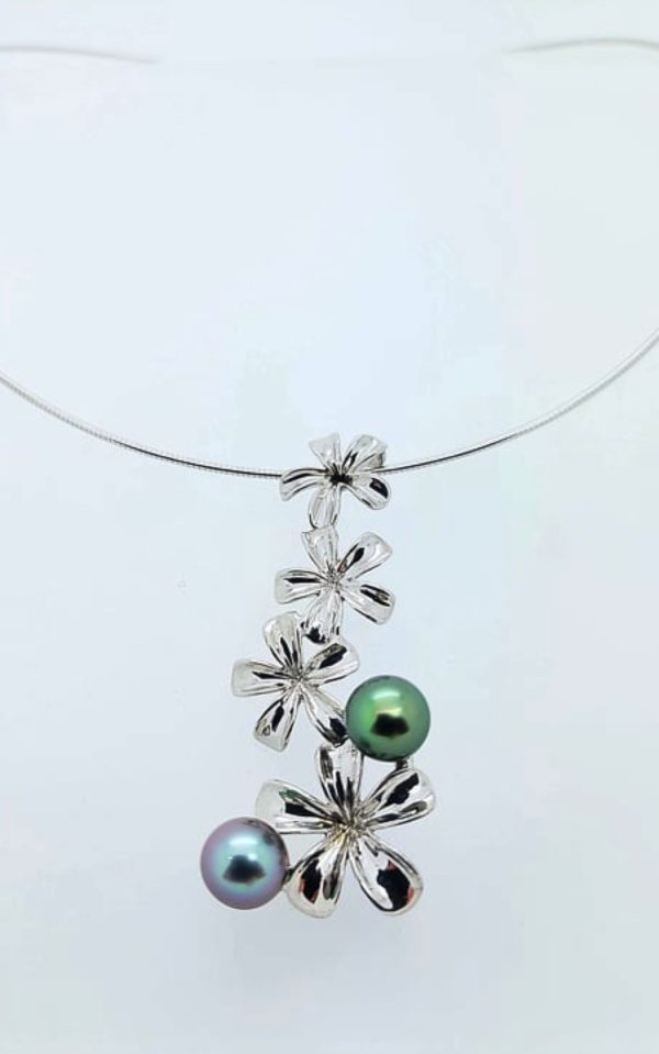 Collier fleurs en argent 925 avec perles de Tahiti sur câble