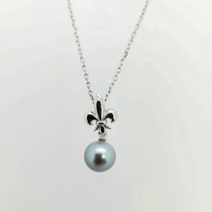 Collier fleur de lys en argent et perle de Tahiti