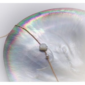 Collier en or, fleur de nacre et perle MineraLove by Jessie Lemaire