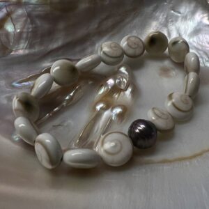 Bracelet Oeil Sainte Lucie et perle de Tahiti